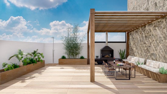 Karelnoppe – Terrasse ombragée par une pergola bois adossée à la façade de la maison